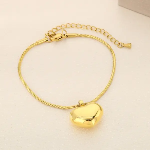 Wholesale Ion Plating (IP) 18K Gold Plated Heart Shape 304 Stainless Steel Casual Simple Style Streetwear Waterproof Non Tarnish 304 Stainless Steel Bracelets