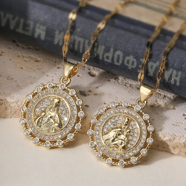 Wholesale Light Luxury Retro Maria Round Pendant Necklace For Women INS Design Sense Niche Exquisite Collarbone Chain Water Plated 18K Real Gold Zircon