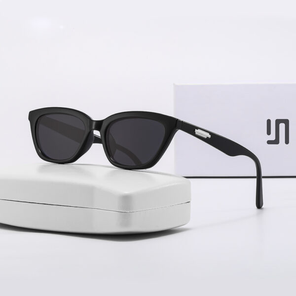 oly-fba445d4dc37fe70117d45a476a9bbbc Wholesale Sunglasses Men’s Fashionable High-end Sense Cat’s Eye Retro Internet Popular Anti-UV Sunglasses Women