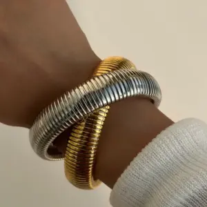 Wholesale Basic Simple Style Solid Color 304 Stainless Steel 18K Gold Plated Bangle In Bulk