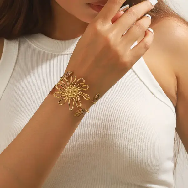Wholesale 304 Stainless Steel Solid Color PVD Coated Natural Stone Titanium Steel 18K Gold Real Gold Plated Cute Modern Style Shiny Waterproof Non Tarnish Surgical Steel Bangle