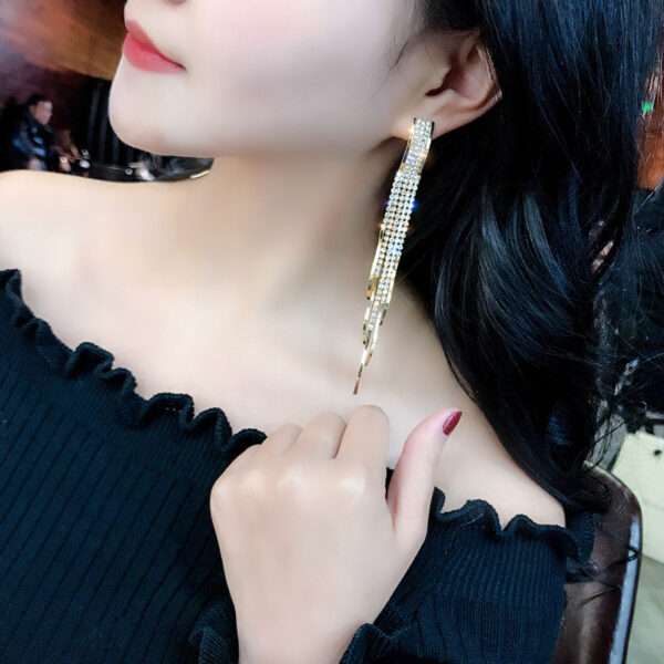 Wholesale Korean version of diamond-encrusted fairy earrings fashion high-end wholesale net red temperament super fairy tassel face thin earrings exaggerated