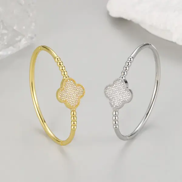 Wholesale Simple Style Circle Bangle In Copper With 14K Real Gold Electroplated Finish Featuring Zircon Inlay