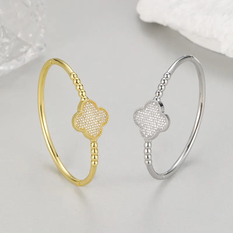 Wholesale Simple Style Circle Bangle In Copper With 14K Real Gold Electroplated Finish Featuring Zircon Inlay