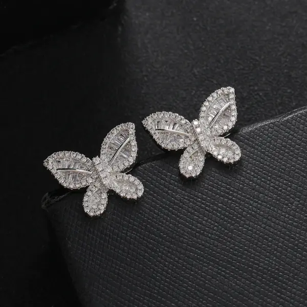 Wholesale Fashionable Butterfly Stud Earrings For Women Hip Hop Copper Embedded Zirconia 3D Butterfly Full Zircon Earrings