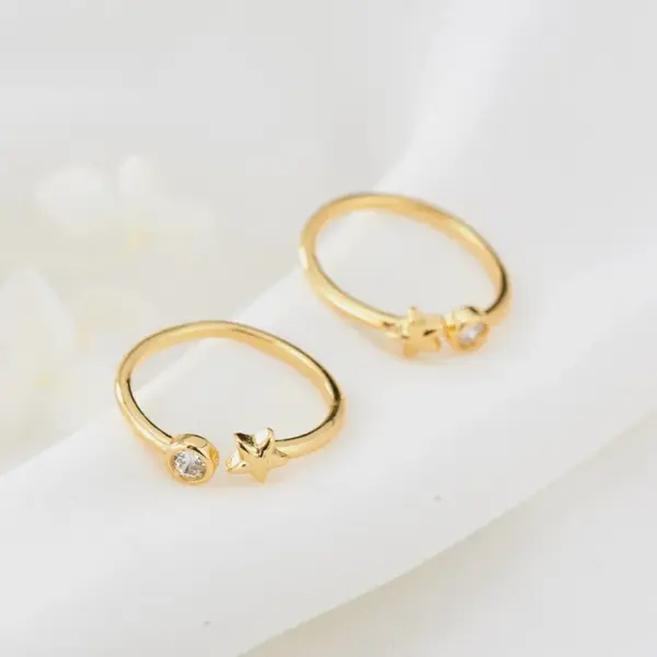 Wholesale Women’s Star Ring In Copper With 14K Real Gold Electroplated Finish Featuring Moissanite Inlay