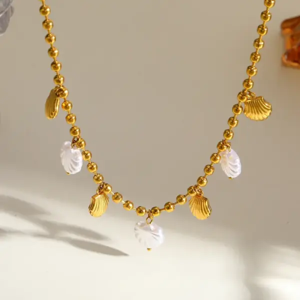 Wholesale Sun Pendant Necklace For Women In 304 Stainless Steel With 18K Gold PVD Coating And Zircon Inlay, Side Chain