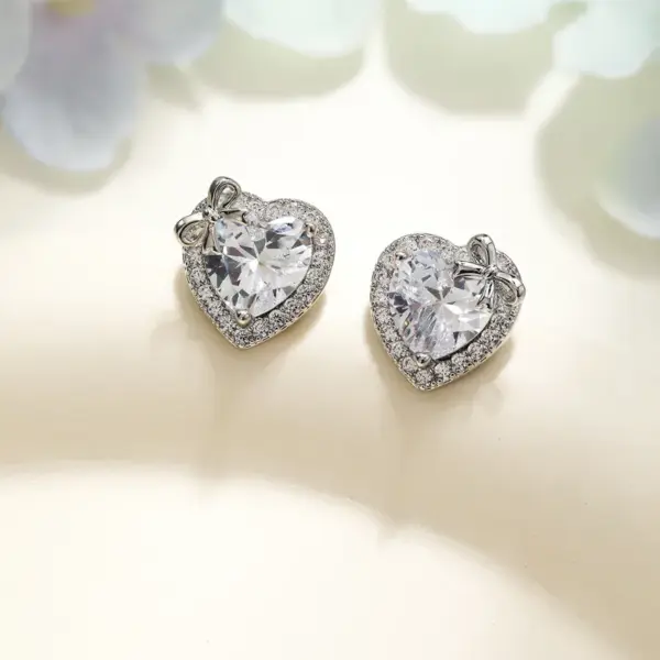 Wholesale Elegant Small Heart Shaped Zircon Earrings For Women Flashing Fashionable Versatile Sweet Cute 925 Silver Needle Copper Plated Real Gold