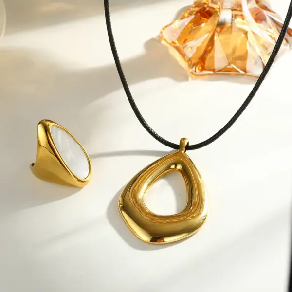 Wholesale Irregular Jewelry Set For Women In 304 Stainless Steel With 18K Real Gold Plated Coating Thickness 0.03µm, Perfect For Independence Day