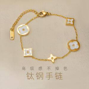 Wholesale Titanium steel non-fading jewelry, four-leaf clover style, gold titanium steel bracelet for women.