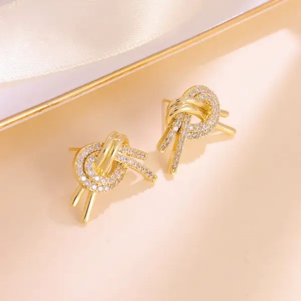 Wholesale Geometric Electroplated Copper Earrings For Women With Zircon Inlay And Water Plating Finish