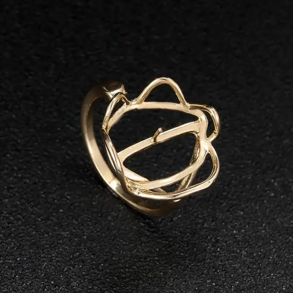 Wholesale Women’s Flowers Ring In Copper With Golden Electroplated Finish Featuring Gem Inlay