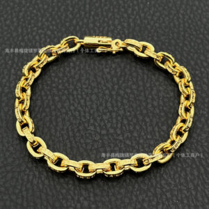 Thin letter bracelet gold