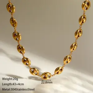 Gold Large Clasp Necklace