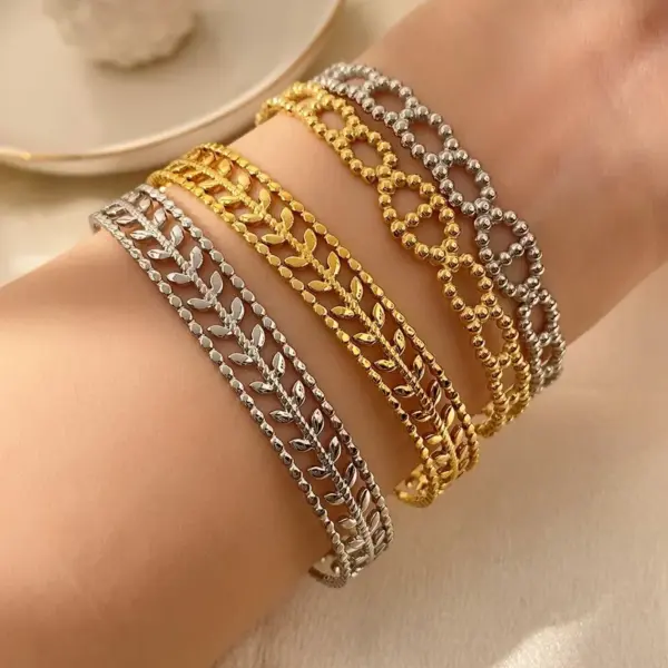 Wholesale Minimalist Leaf Arrangement Titanium Steel Vacuum Plated Handmade Bracelet