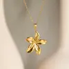Wholesale 201 Stainless Steel 304 Stainless Steel Ferroalloy Sun Heart Shape Flower Electroplating Ion Plating (IP) Real Gold Plated Simple Style Waterproof Non Tarnish Cable Chain Gold Pendant Necklace