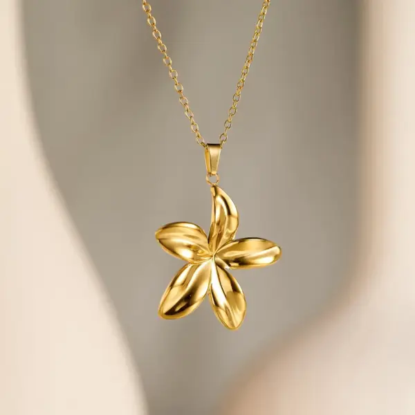 Wholesale 201 Stainless Steel 304 Stainless Steel Ferroalloy Sun Heart Shape Flower Electroplating Ion Plating (IP) Real Gold Plated Simple Style Waterproof Non Tarnish Cable Chain Gold Pendant Necklace