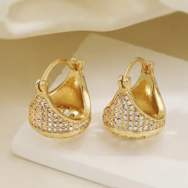 Wholesale New Vintage Design Women's Earrings Copper Plated Zirconium Stone Fashionable Versatile Geometric Pattern Daily Wear Jewelry