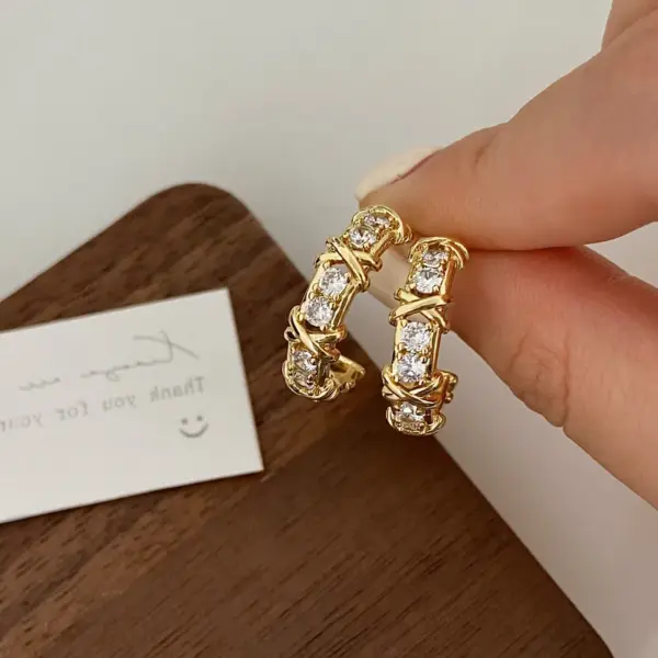 oly-ff19e7d913abe56b44c8df251d7e2579 Wholesale Copper Zircon Geometric Elegant Streetwear Earrings For Women's