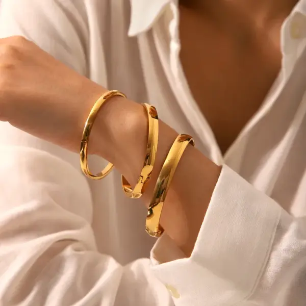 Wholesale 304 Stainless Steel Geometric Customization Laser Engraving PVD Coated 18K Real Gold Plated Casual Simple Style IG Style Waterproof Non Tarnish Gold Bangle