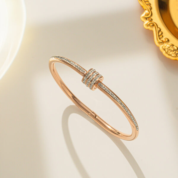oly-ff63e519407bce5cc654b1628bf92c44 Wholesale Fashion Diamond-Encrusted Titanium Steel Bracelets for Women Diamond Retro Bracelets Taigang Rose Gold Open Hand Jewelry