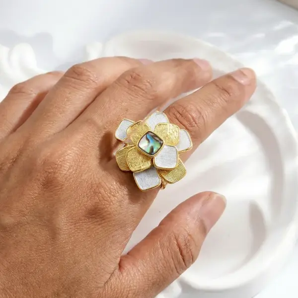 Wholesale 304 Stainless Steel Vacuum Electroplated With Real Gold (In Furnace) Shell Triangle Geometric Lines Flower Contrast Color Open Ring (Jewelry) Waterproof Non-Fading Polished Mixed Metal (Jewelry Metal Contrast Color) Elegant Vacation Style Simple Style Unisex
