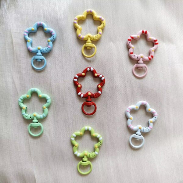 oly-57320c45804ff0050648e907b5fcc3d4 Wholesale Hand-Painted Flower Spring Keychain Zinc Alloy Cartoon DIY Accessory
