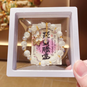 White milk cap floral bracelet (boxed)
