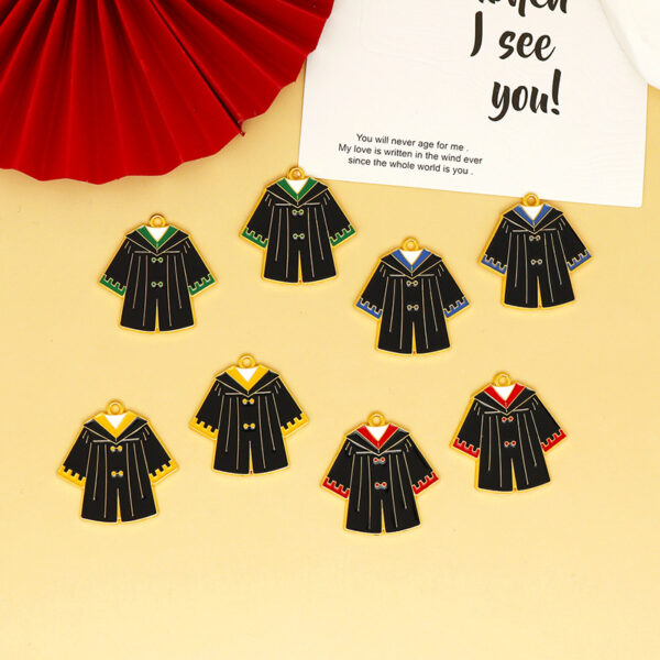 oly-0230bb71114b95217498972c7761b2df Wholesale College Style Graduation Enamel Pendant Keychain Zinc Alloy Fashion Accessory