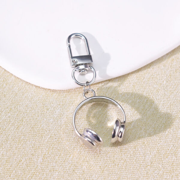 oly-032596a32c23ff65d33f639e953b02e8 Wholesale Stylish 3D Headphone Keychain Pendant Silver Zinc Alloy Fashion Accessory Gift Bag Charm Car Key