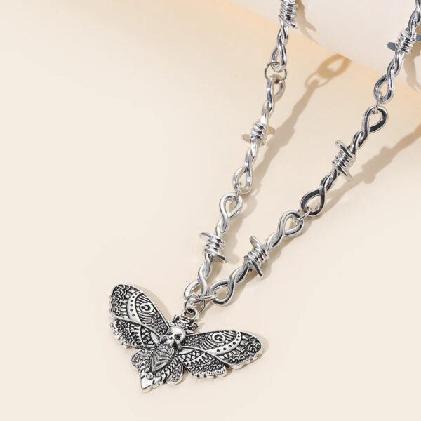 Wholesale Gothic Skull Moth Pendant Necklace Zinc Alloy Punk Resale Fashion Accessory