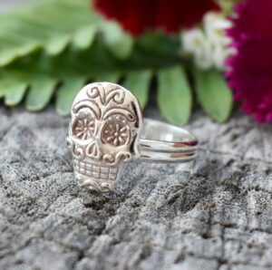 oly-03d3c4228aa9bcab97e89b3a61dc8814 Wholesale Silver-Tone Alloy Skull Ring Vintage Halloween Women's Jewelry Fashion Accessory Boutique Resale