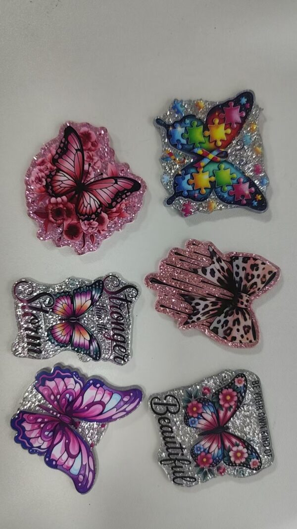 Wholesale 30pcs Butterfly Random Series Acrylic Flat Back Mbellishments Suitable for DIY Badge Reels Phone Holders