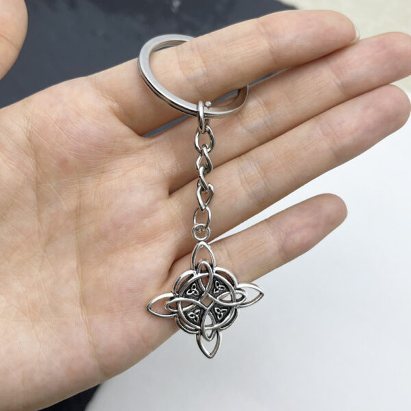Wholesale Silver Celtic Knot Keychain Pendant European Style Car Key Accessory Boutique Resale