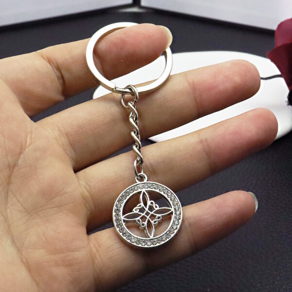 Wholesale Celtic Knot Keychain Silver Rhinestone Design Bag Charm Car Key Decorative Accessory Gift