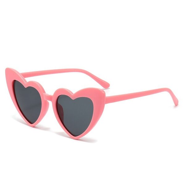 Wholesale Retro Heart Shaped Kids Sunglasses Chic Fashion Accessory Gift