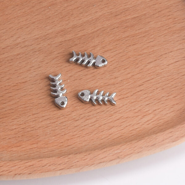 oly-098ff75df9f7581f0aa7e75de4458ec6 Wholesale Chic Fishbone Pendant Alloy DIY Fashion Accessory for Jewelry Making