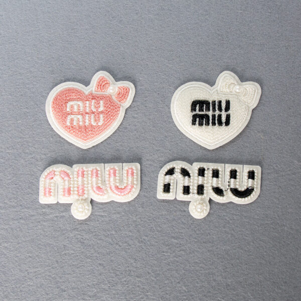Wholesale Fashion Embroidered Letter Patch Heart Design for Clothing Towel Accessory