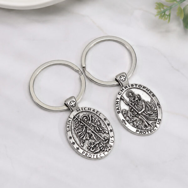 Wholesale Retro Saint Michael and Saint Christopher Metal Keychain Pendant Fashion Accessory Gift
