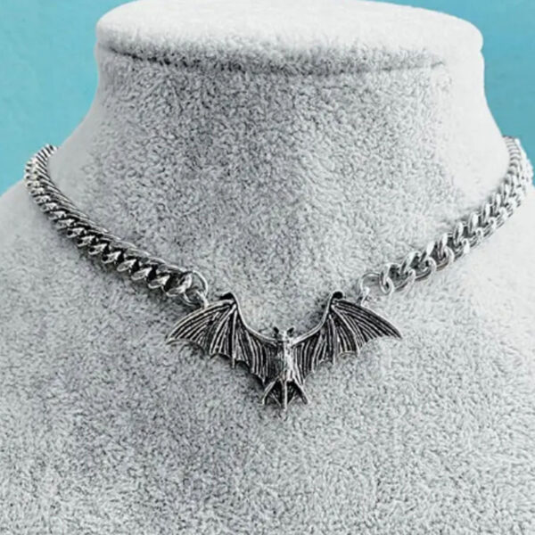 Wholesale Gothic Vintage Punk Bat Pendant Necklace in Ancient Silver Fashion Accessory for Men Women