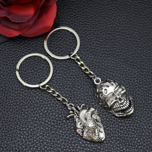 Wholesale Vintage Metal Skull Heart Keychain Punk Style Men's Car Key Accessory Bag Charm