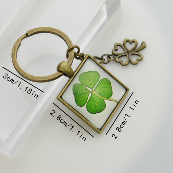 Wholesale Vintage Copper Lucky Clover Keychain St Patrick's Day Gift Square Glass Pendant Charm