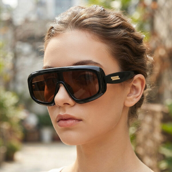 Wholesale Retro Hip Hop Trendy Sunglasses UV400 Protection Black Frame Grey Lens Fashion Accessory Everyday Wear