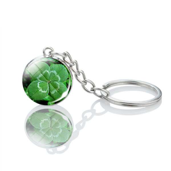 Wholesale Luminous Lucky Clover Keychain Metal St Patrick's Day Gift Boutique Resale