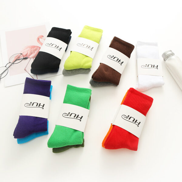 Wholesale Solid Color Mid Calf Cotton Socks Everyday Wear Fashion Accessory for Men and Women