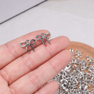 Wholesale Trendy Small Bow Tie Pendant Zinc Alloy Fashion Accessory for DIY Jewelry Making Gift Resale