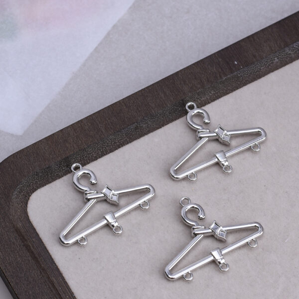 Wholesale Zinc Alloy Double Sided Electroplated White Keychain Pendant DIY Craft