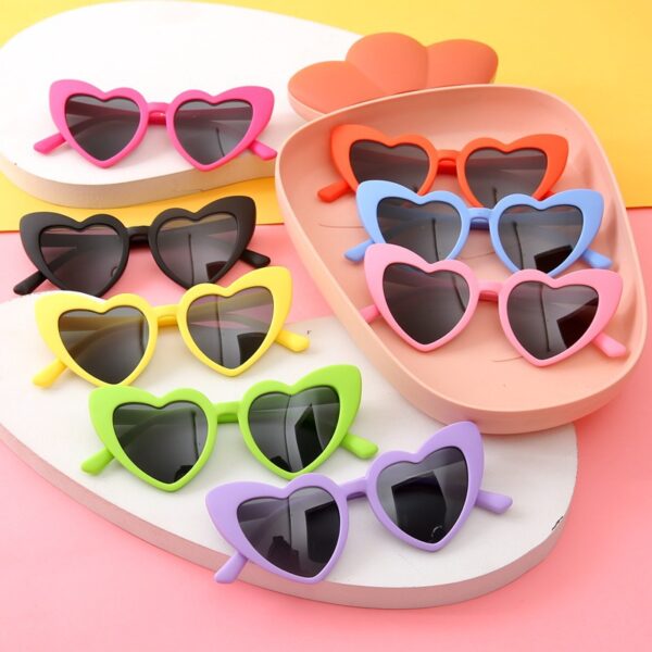 Wholesale Retro Heart Shaped Kids Sunglasses Chic Fashion Accessory Gift