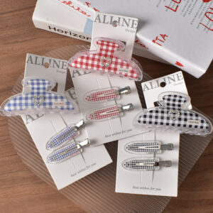 Wholesale Acrylic Love Pattern Red Fine Grid Seamless Hair Clips Set of 2 Fashion Accessory