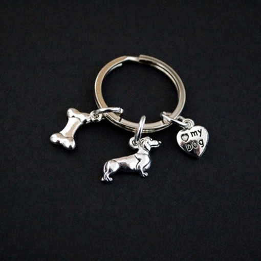 Wholesale Alloy Dachshund Heart Bone Keychain Stylish Dog Keychain for Car Keys or Bag Charm Boutique Resale